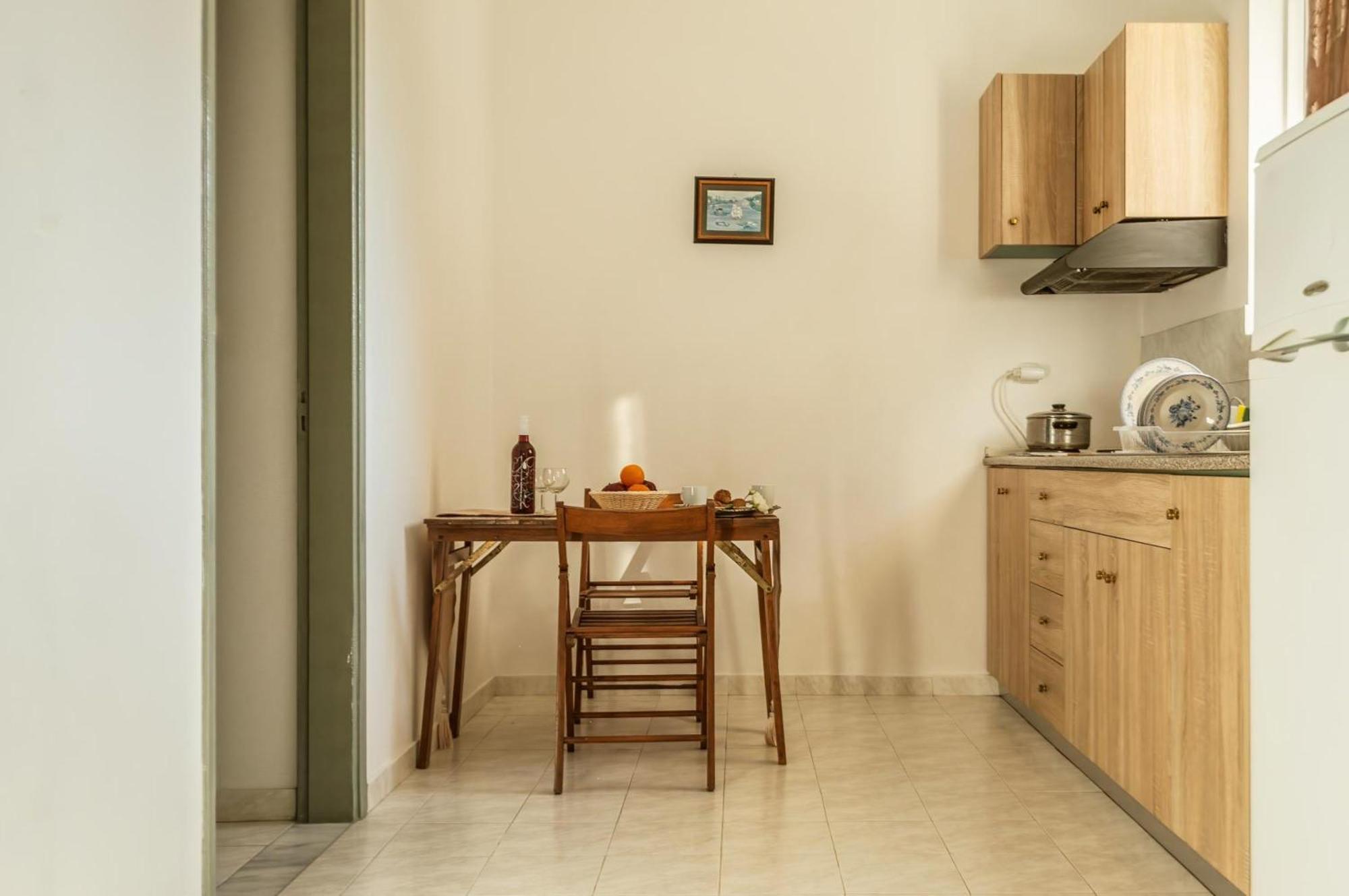 Lefteris Apartments In Іялісос Екстер'єр фото