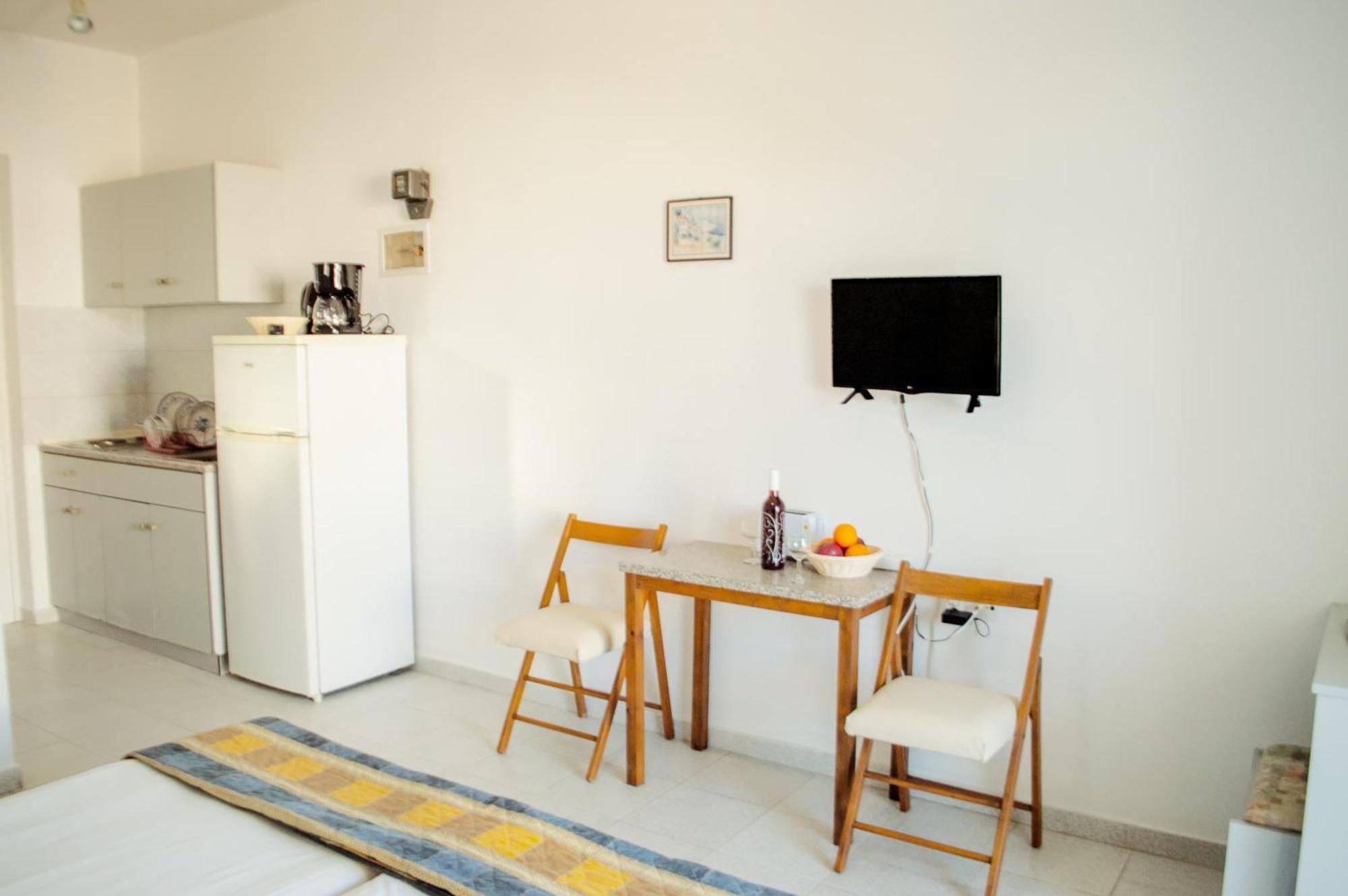 Lefteris Apartments In Іялісос Екстер'єр фото
