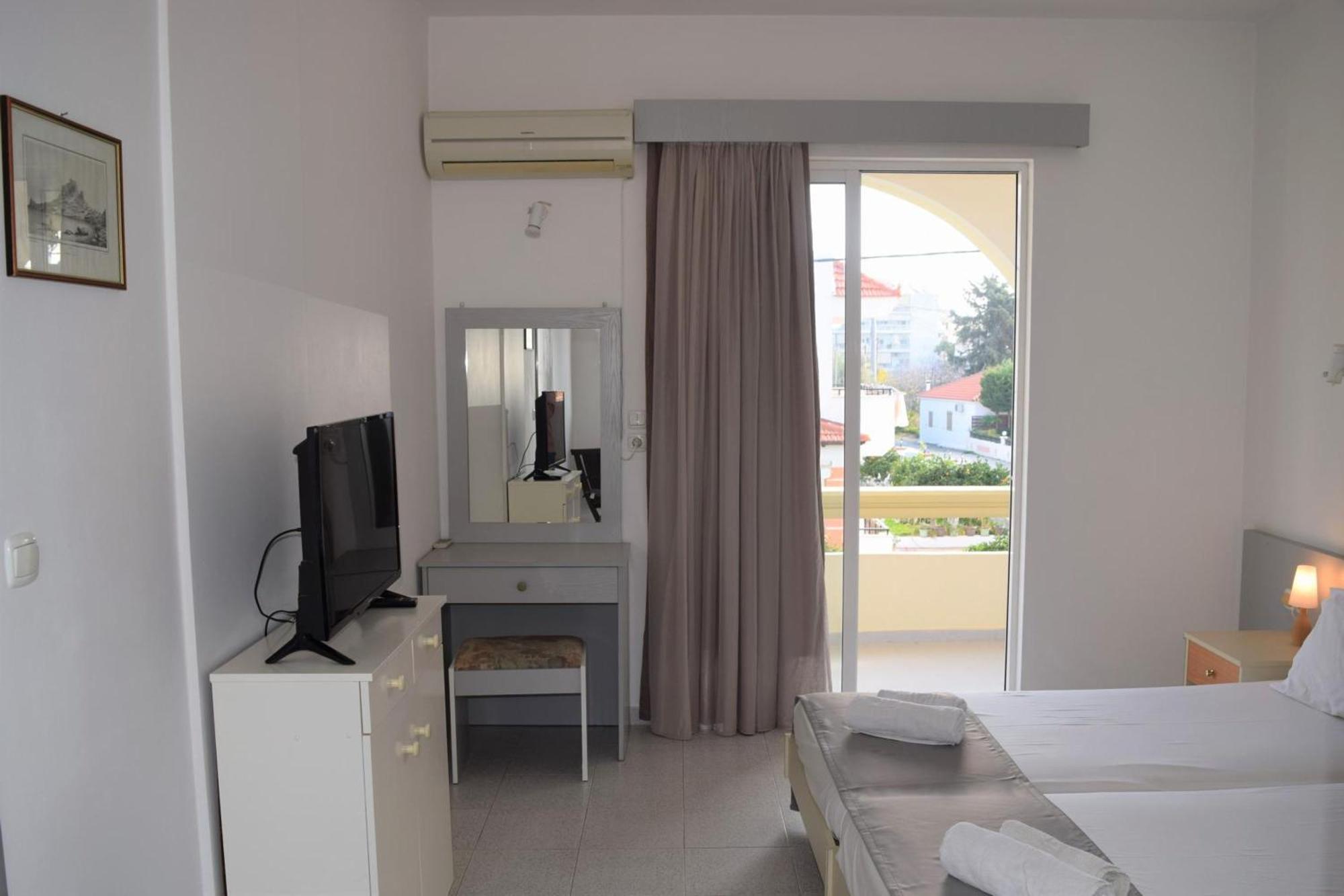 Lefteris Apartments In Іялісос Екстер'єр фото