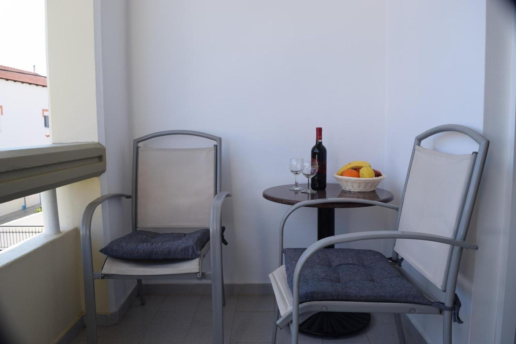 Lefteris Apartments In Іялісос Екстер'єр фото